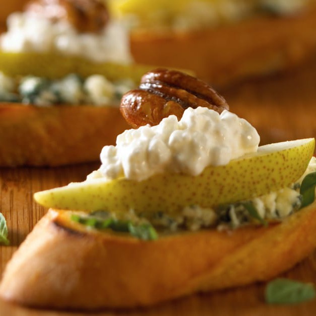 Cottage Cheese and Pear Crostini Daisy Brand Sour Cream & Cottage