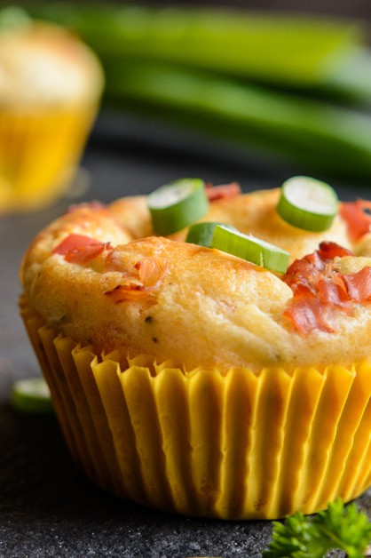 breakfast bacon and egg muffins